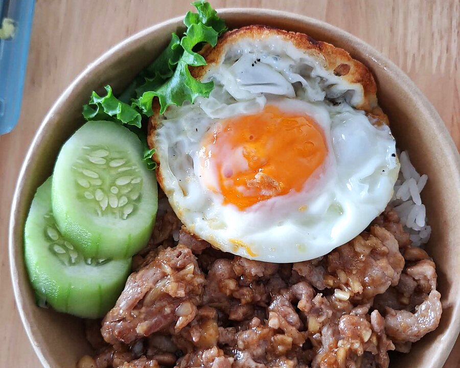 ข้าวหมูทอดกระเทียม